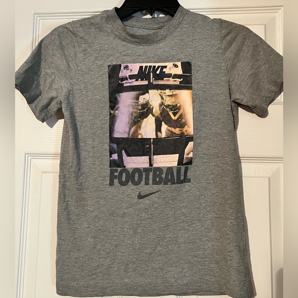 Boys Medium Nike football shirt. - Picture 1 of 3